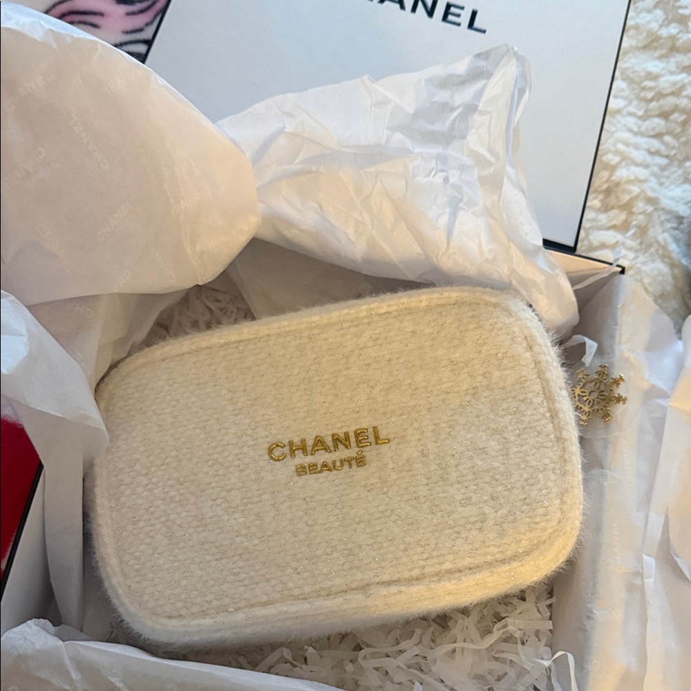 CHANEL Beauté makeup bag
